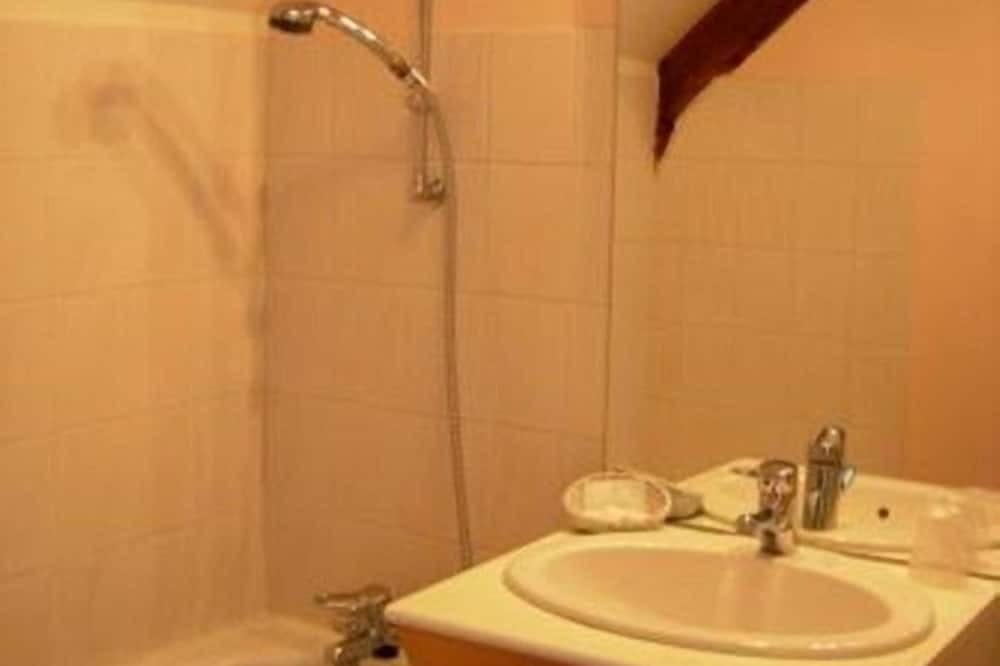 Photo of Bathroom in Besse-en-Chandesse