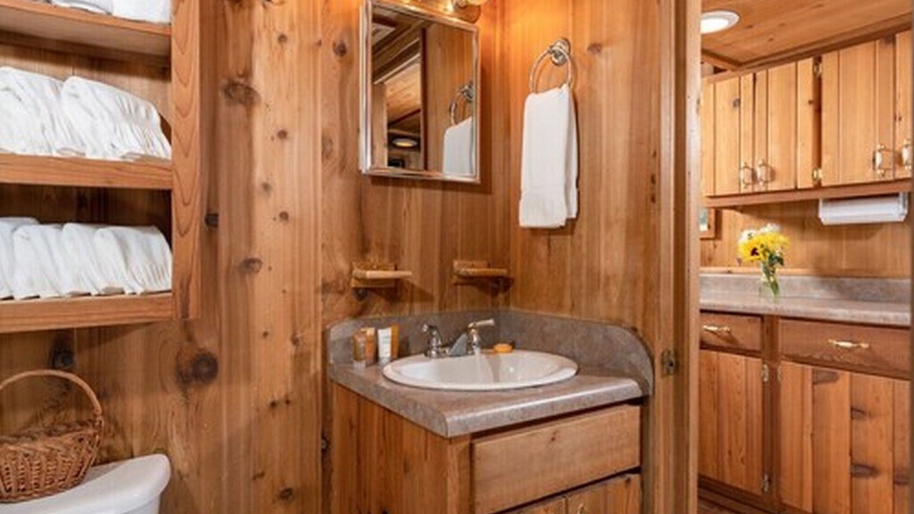 Photo of Bathroom in Candler
