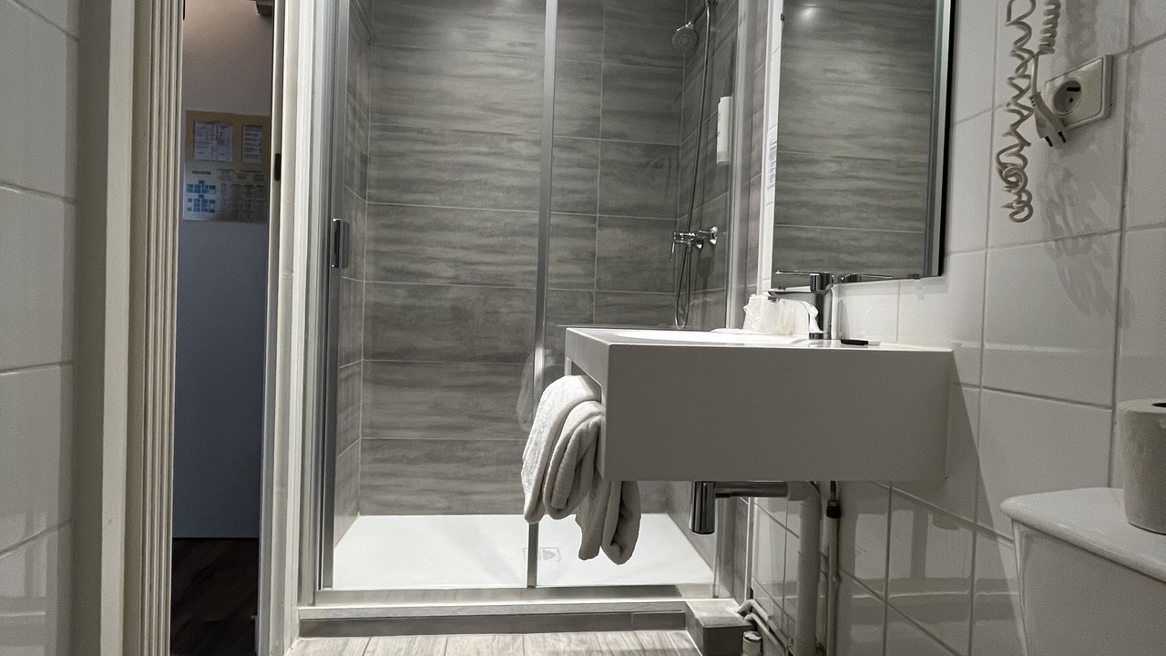 Photo of Bathroom in Troyes