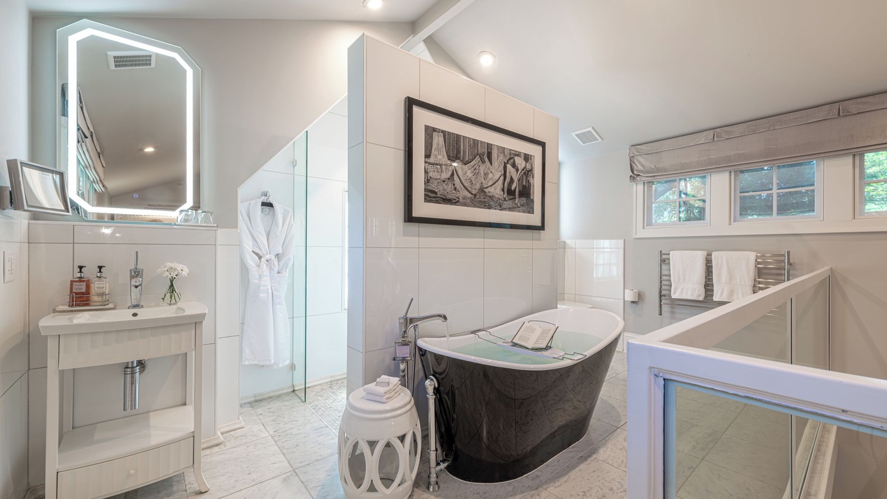 Photo of Bathroom in Midtown