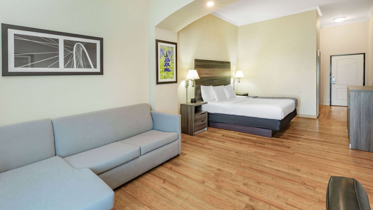 Photo of Bedroom in Garland