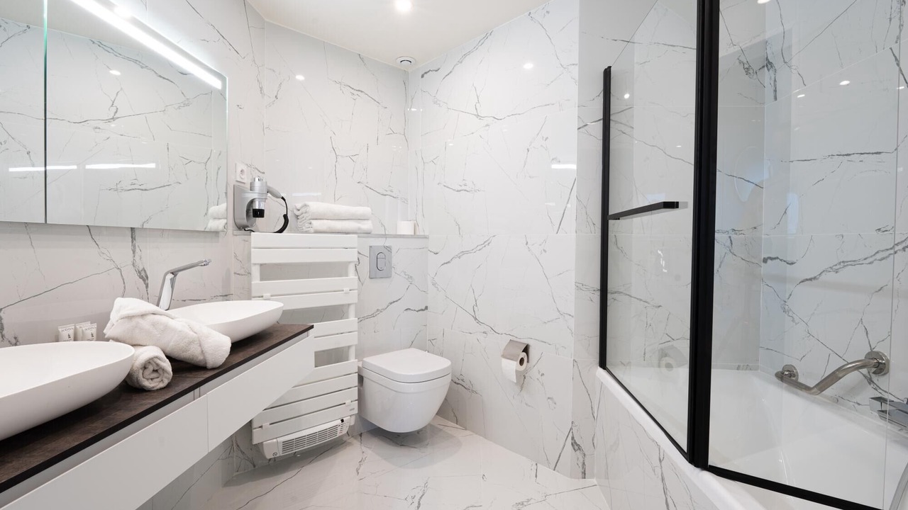 Photo of Bathroom in Hyeres City Centre