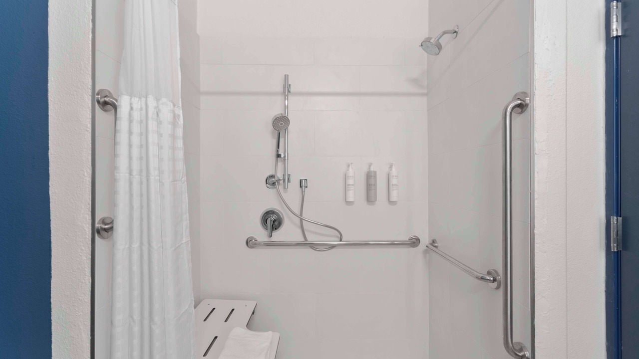Photo of Bathroom in Far North Central