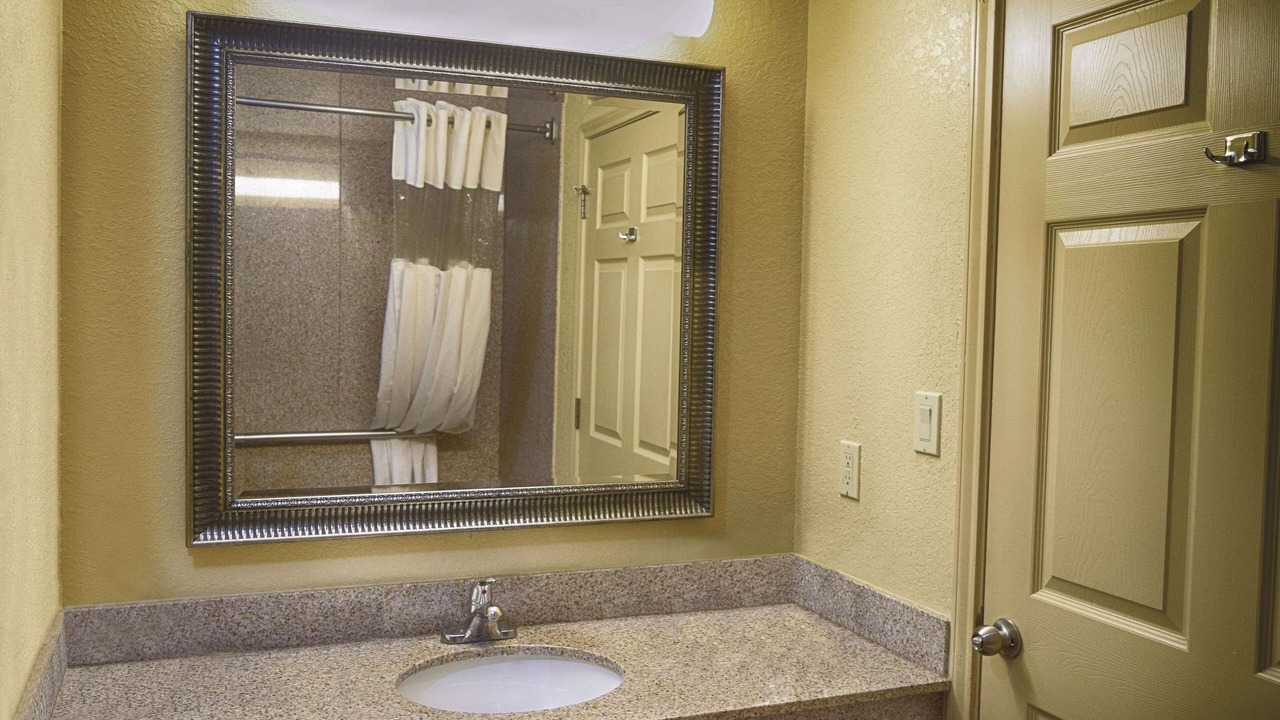 Photo of Bedroom in Alice