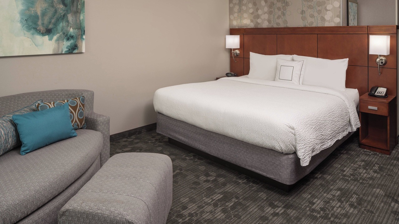 Photo of Bedroom in Ludlam