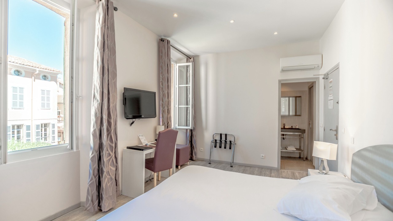 Photo of Bedroom in Sainte-Maxime City Centre