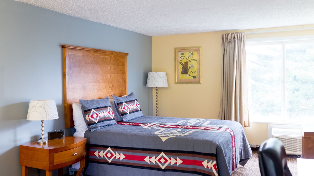 Photo of Bedroom in Cascade Locks