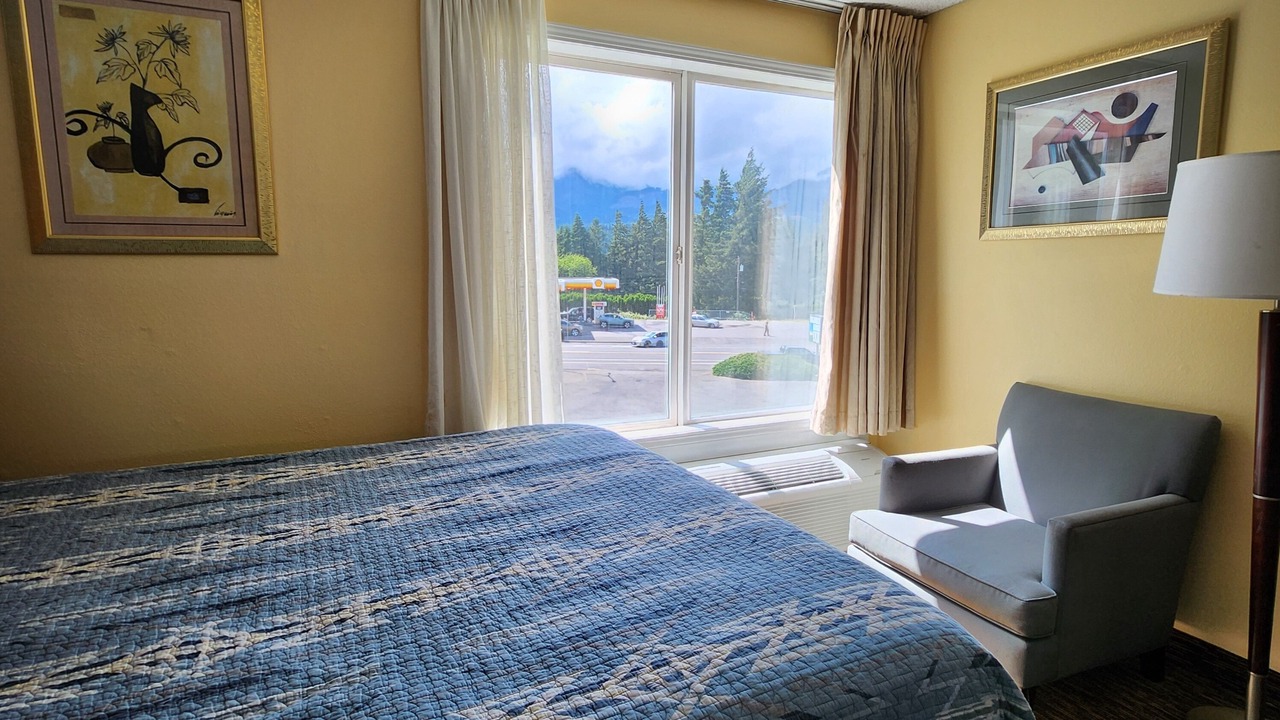 Photo of Bedroom in Cascade Locks