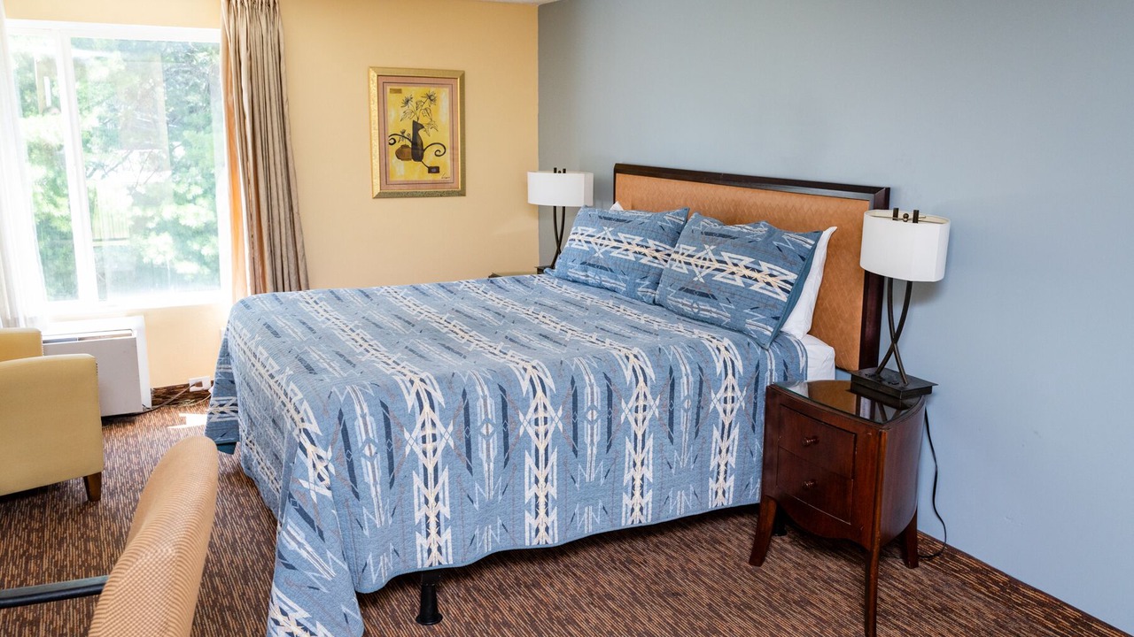 Photo of Bedroom in Cascade Locks