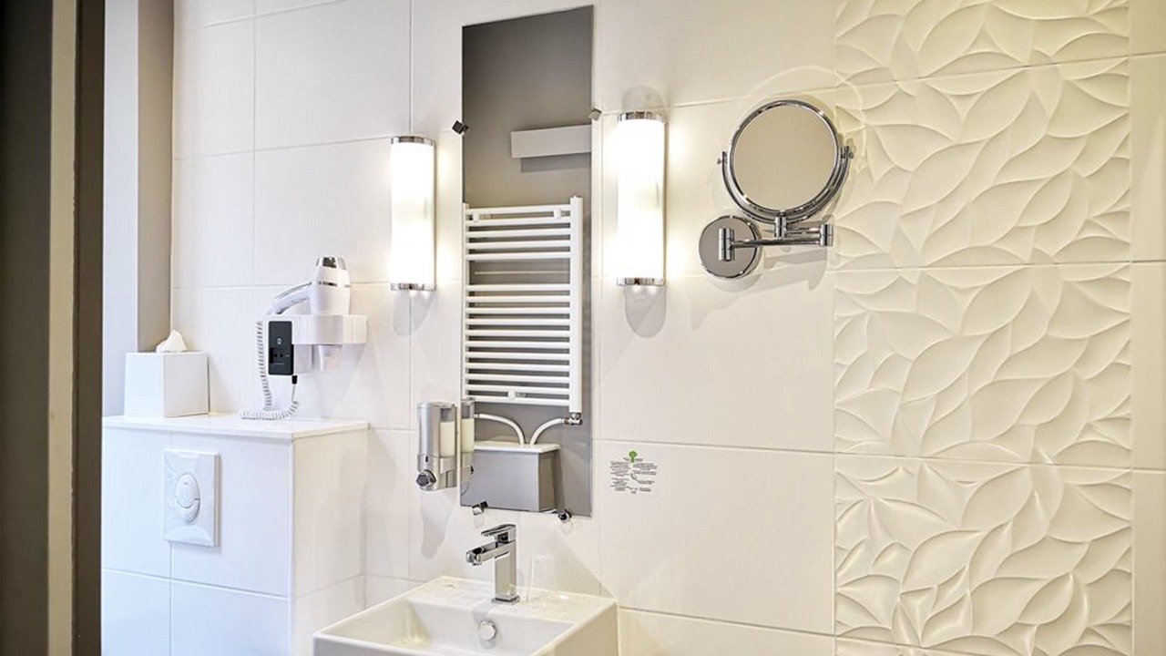 Photo of Bathroom in Graslin - Commerce