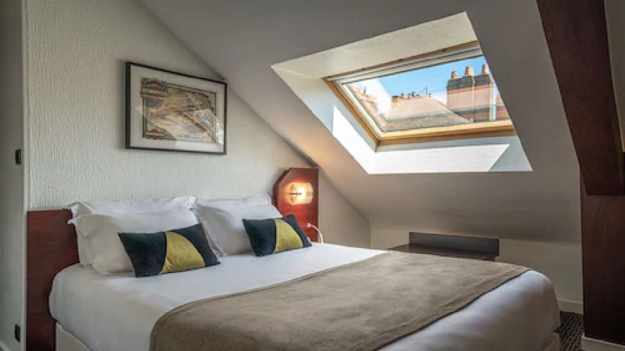 Photo of Bedroom in Graslin - Commerce