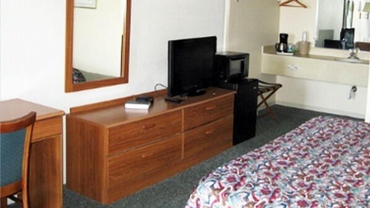 Photo of Bedroom in Scottsburg