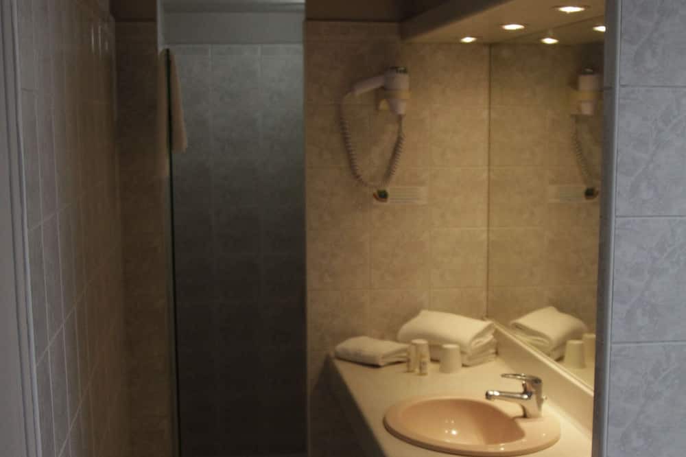 Photo of Bathroom in La Fuye-Velpeau