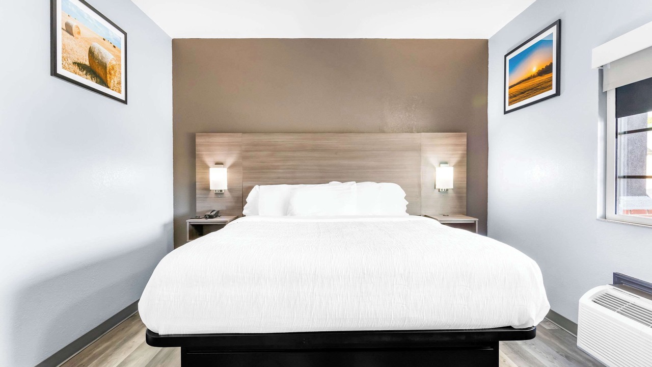 Photo of Bedroom in Lawrenceburg