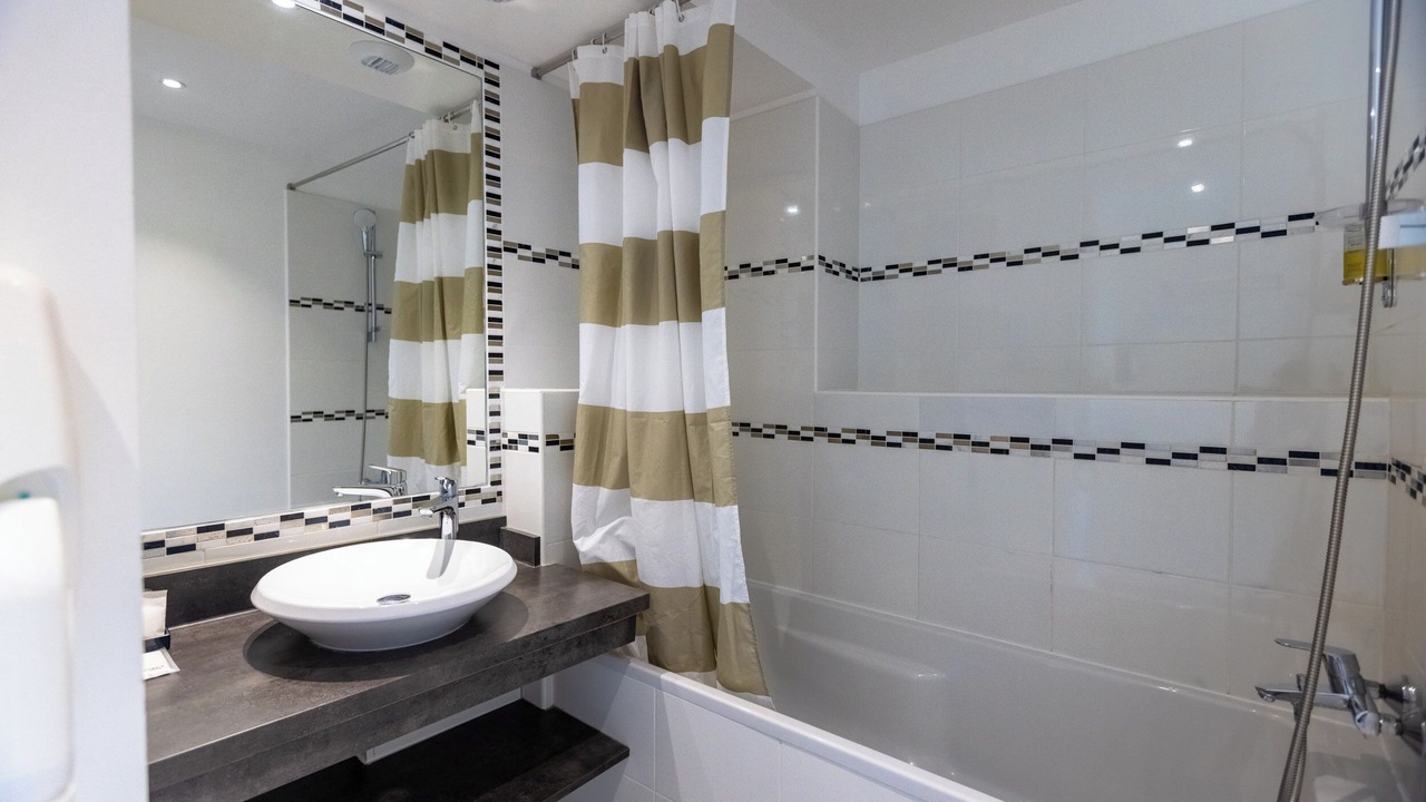 Photo of Bathroom in Collias
