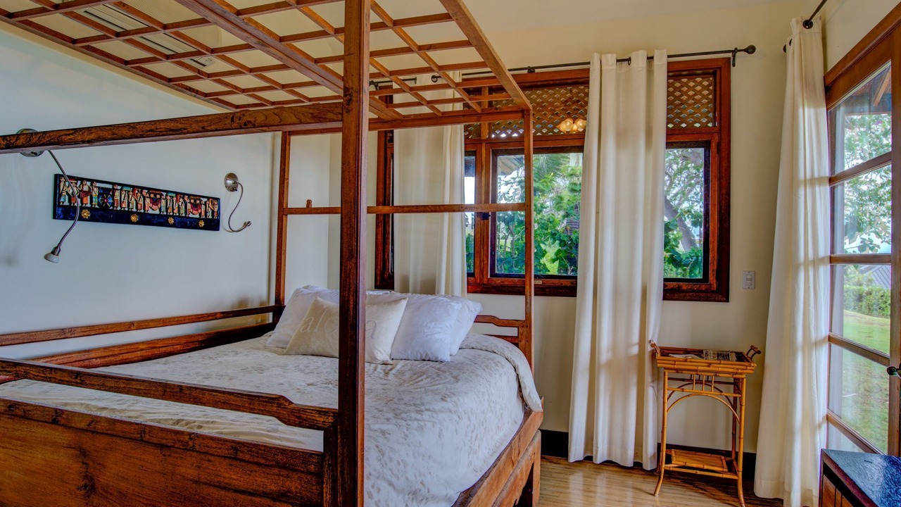 Photo of Bedroom in Historic Lahaina Front Street