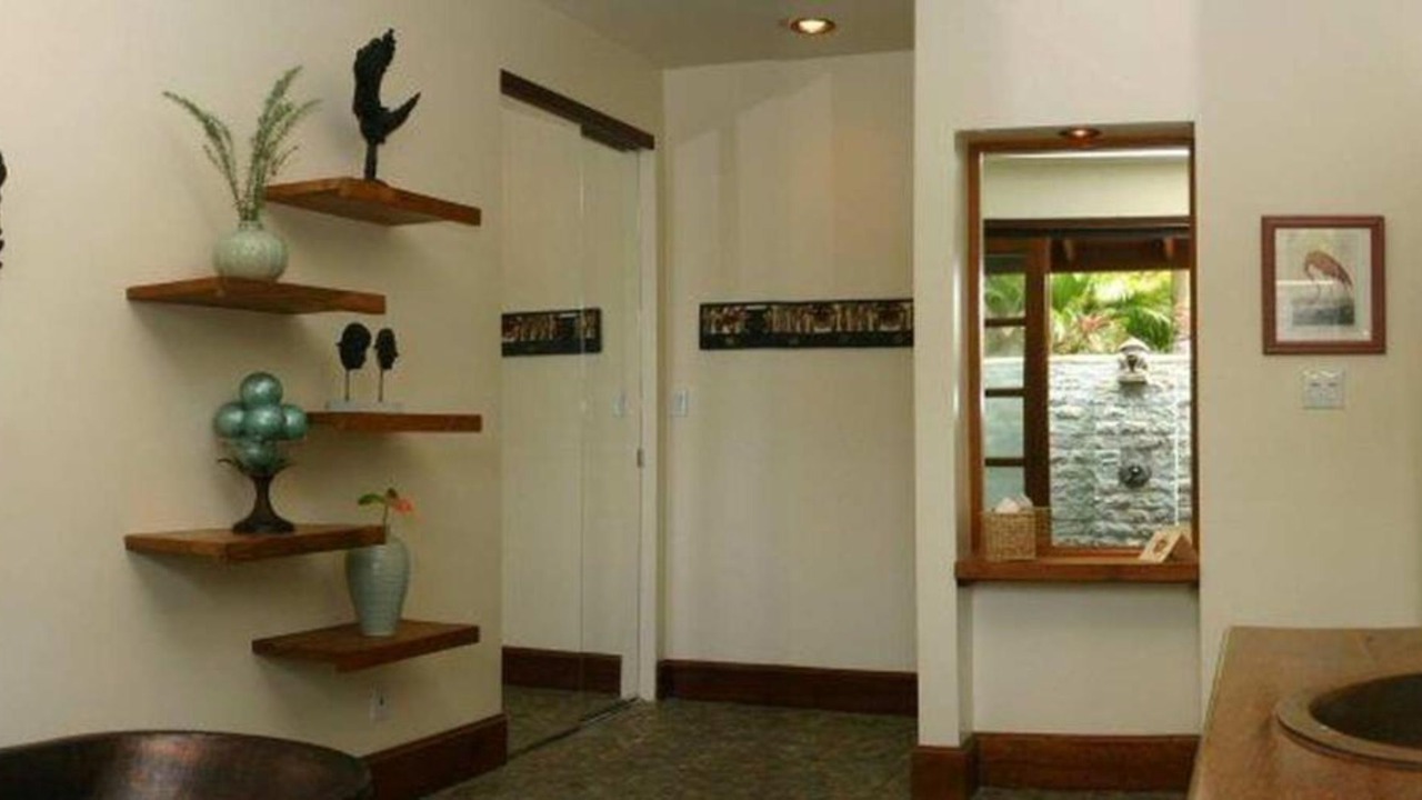 Photo of Bedroom in Historic Lahaina Front Street