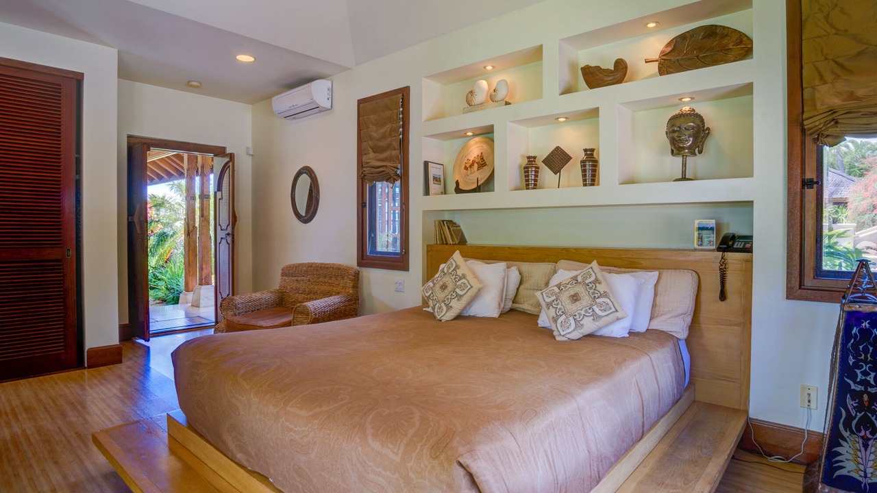 Photo of Bedroom in Historic Lahaina Front Street