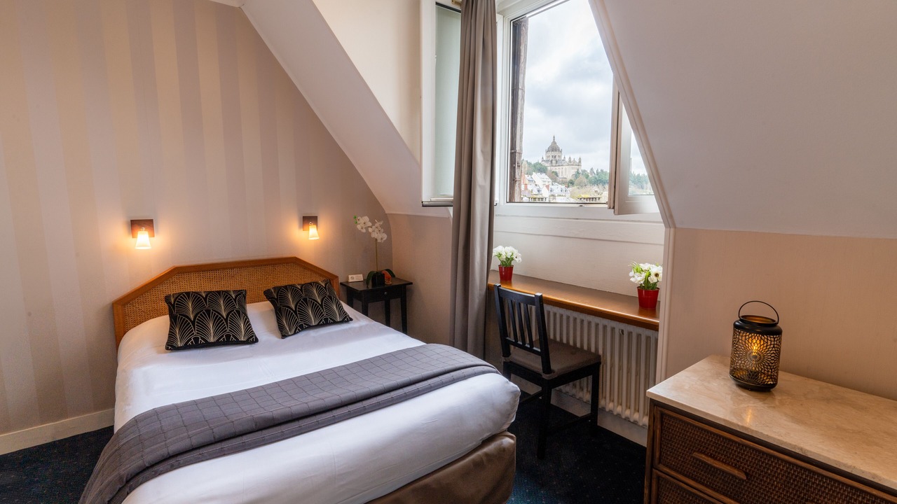 Photo of Bedroom in Lisieux