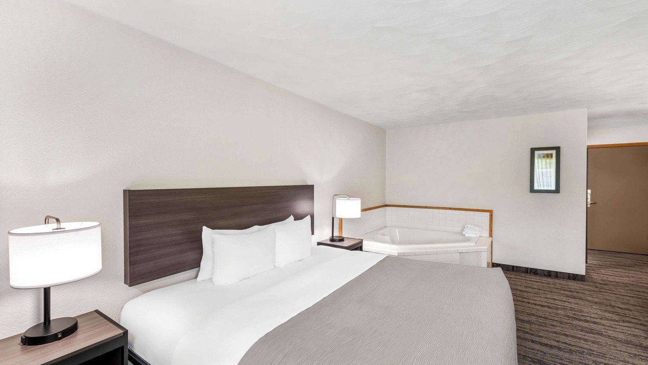 Photo of Bedroom in Munising