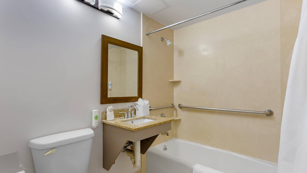Photo of Bedroom in Travis - Chelsea