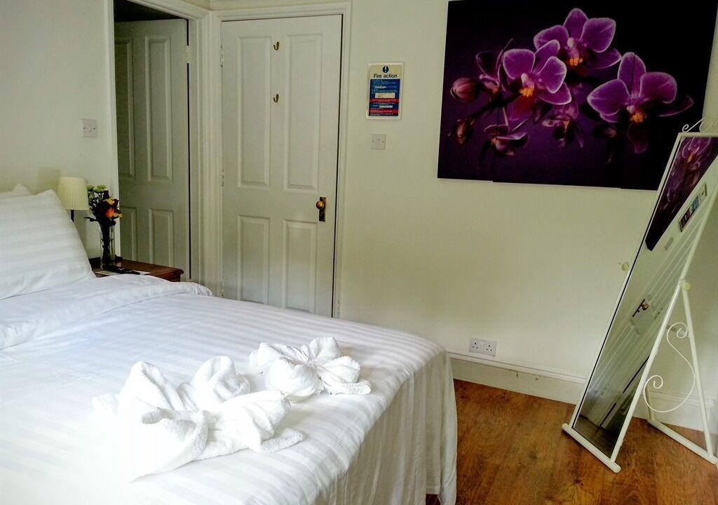 Photo of Others in Claygate