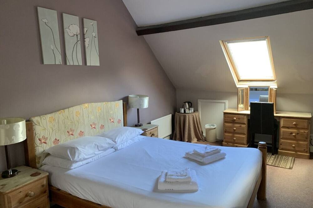 Photo of Bedroom in Bovey Tracey