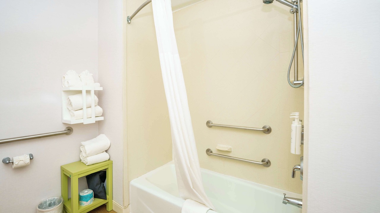 Photo of Bathroom in Garden City