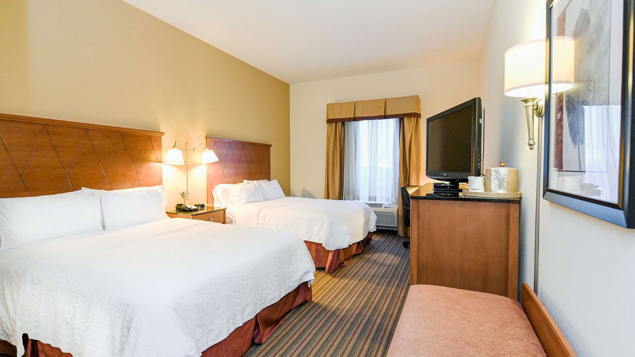 Photo of Bedroom in Coliseum Central