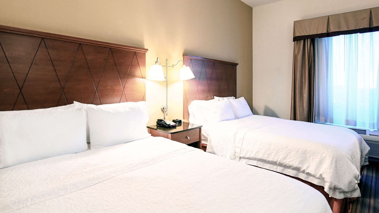Photo of Bedroom in Coliseum Central
