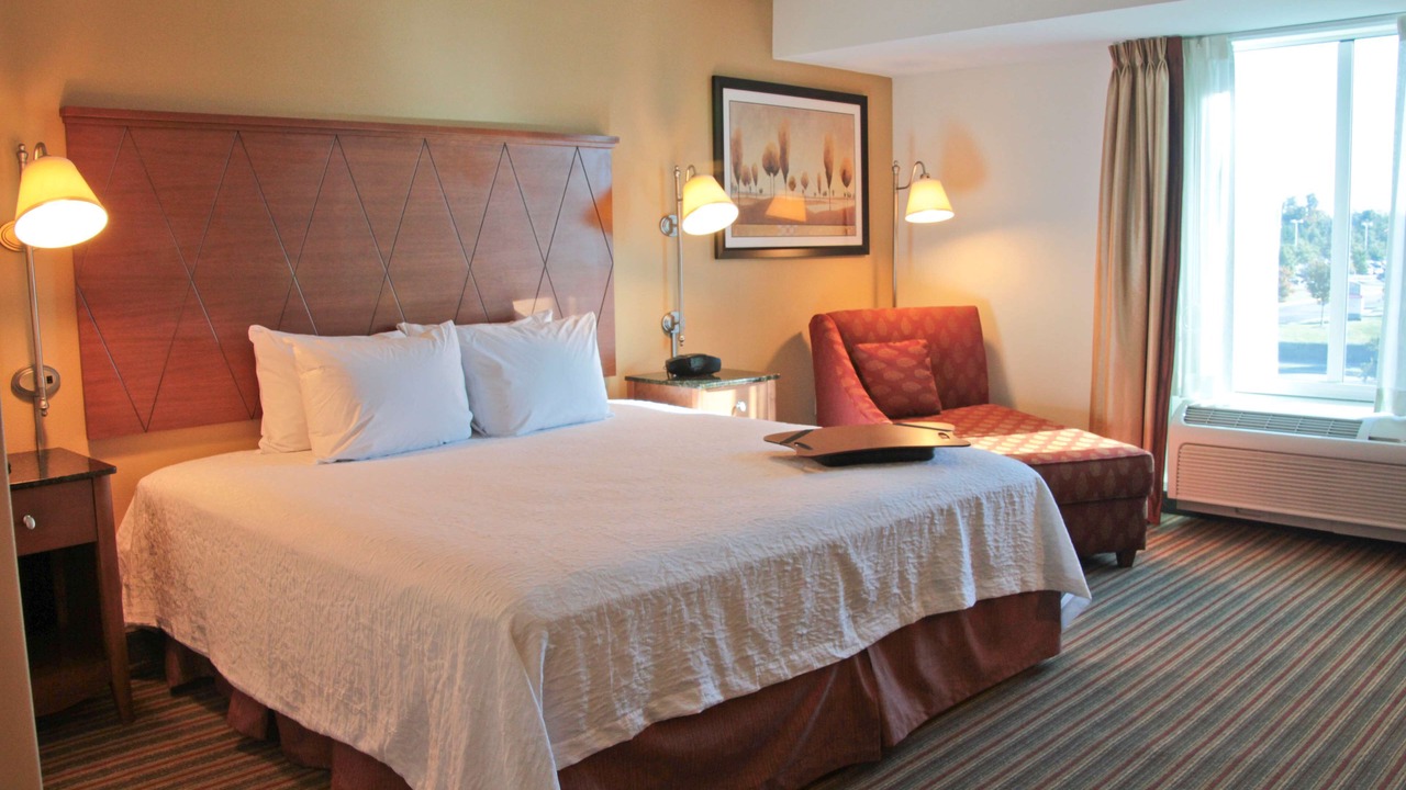 Photo of Bedroom in Coliseum Central