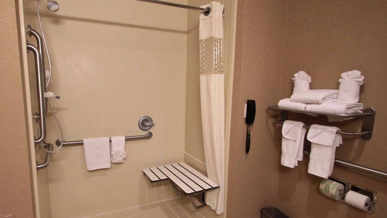 Photo of Bathroom in Coliseum Central