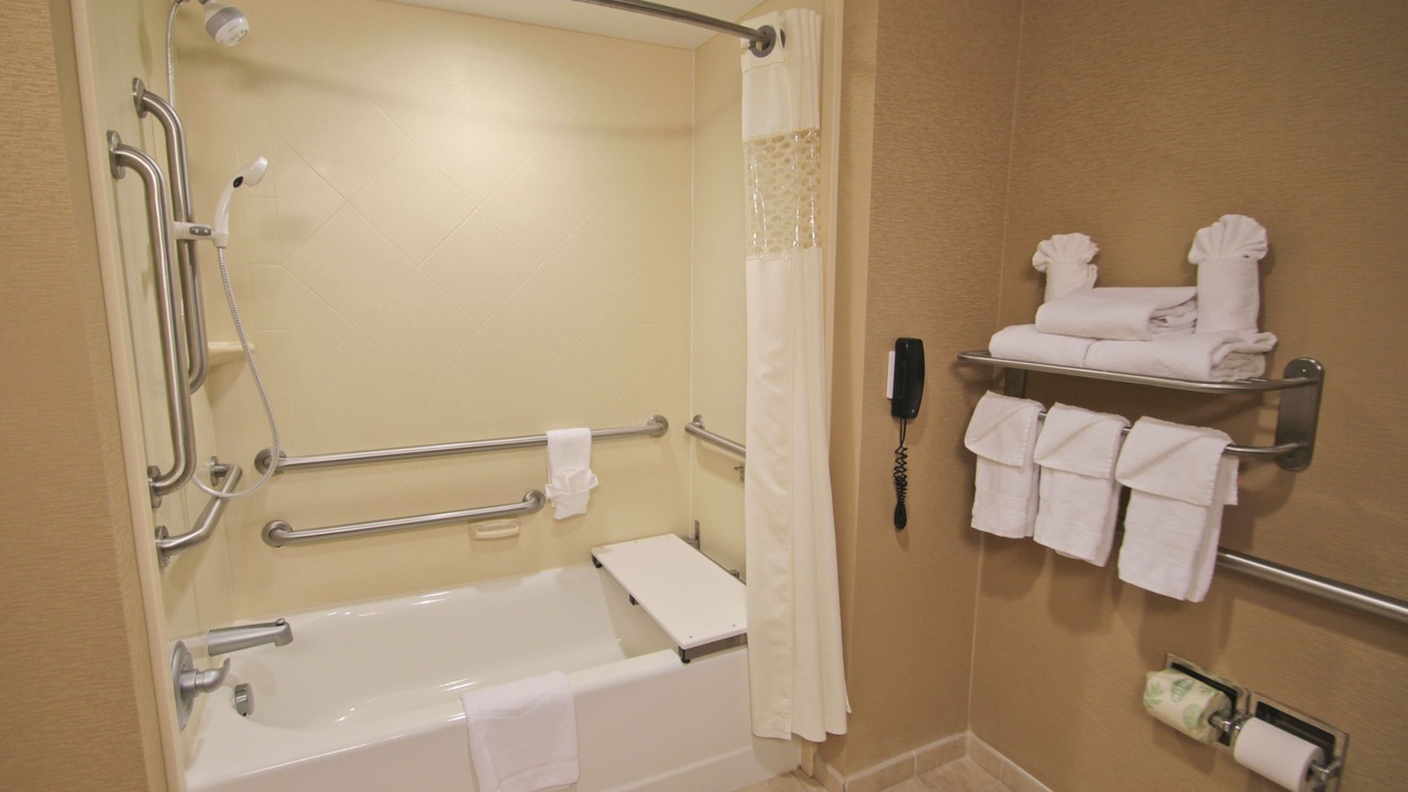 Photo of Bathroom in Coliseum Central