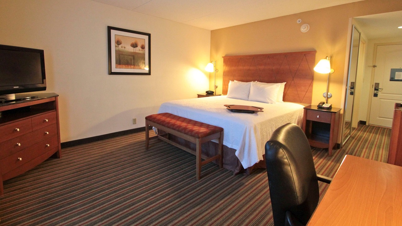Photo of Bedroom in Coliseum Central