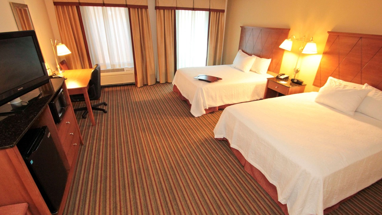 Photo of Bedroom in Coliseum Central