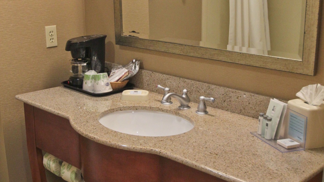 Photo of Bedroom in Coliseum Central