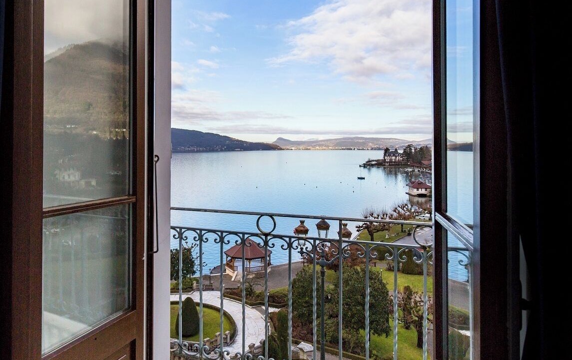 Photo of Patio Balcony in Menthon-Saint-Bernard