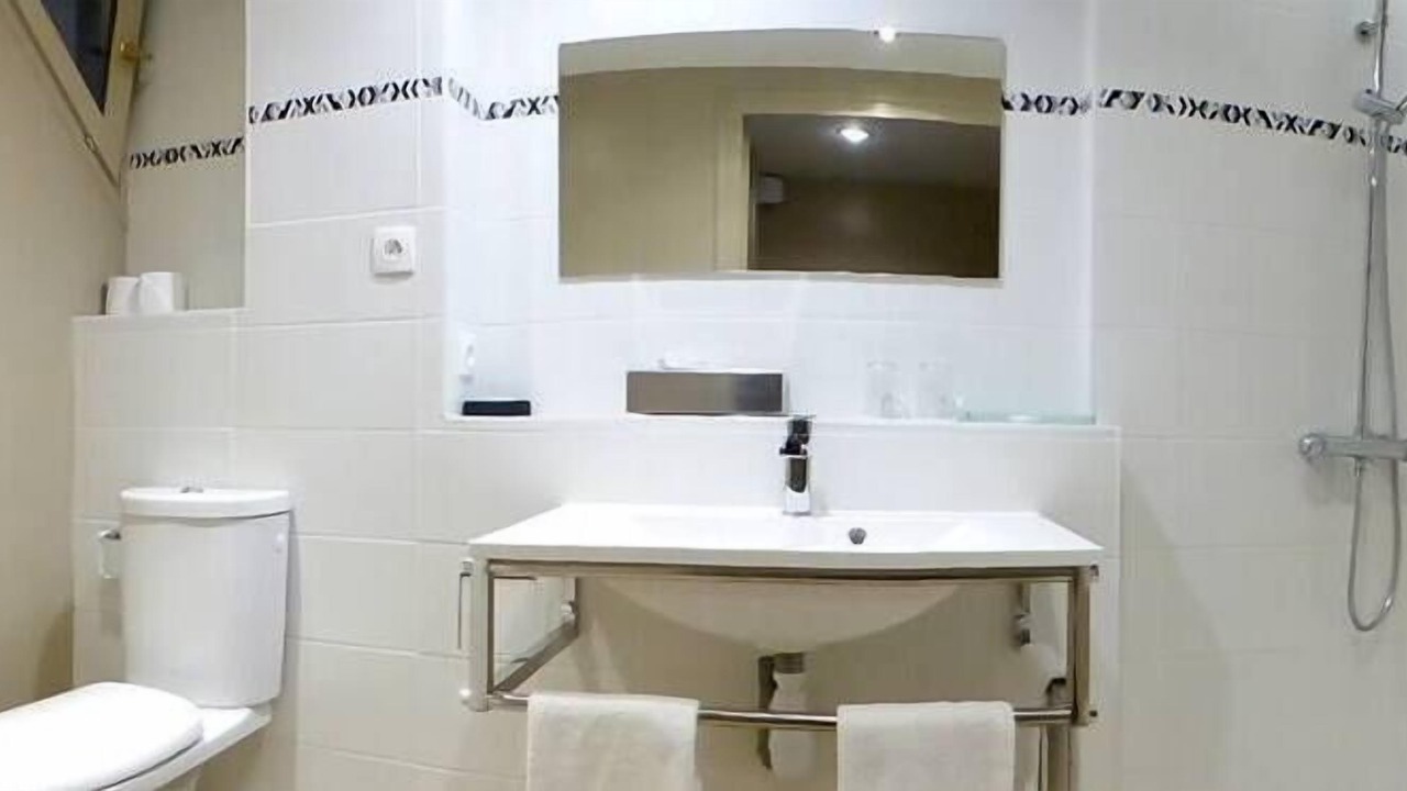 Photo of Bathroom in Royallieu Village