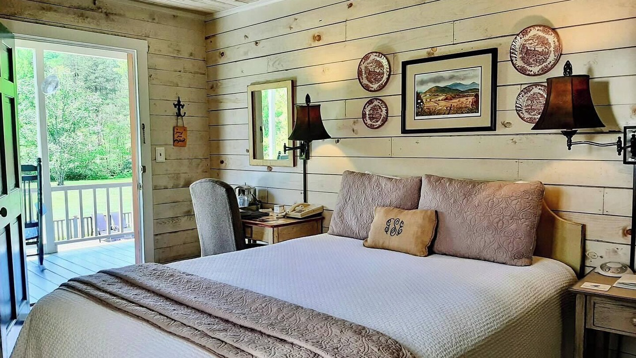 Photo of Bedroom in Clarkesville