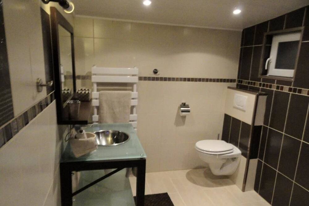 Photo of Bathroom in Auneuil