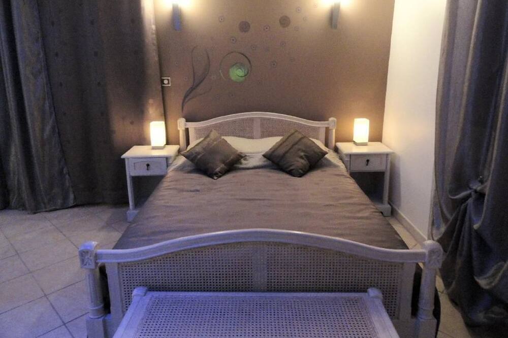 Photo of Bedroom in Auneuil