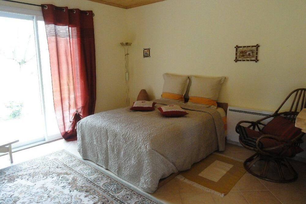 Photo of Bedroom in Auneuil