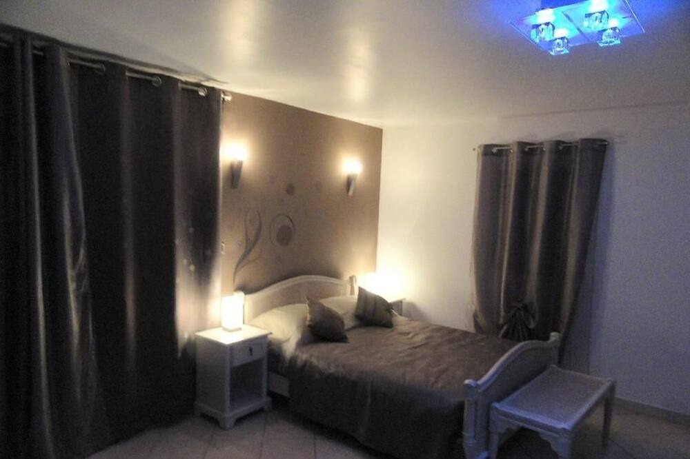 Photo of Bedroom in Auneuil