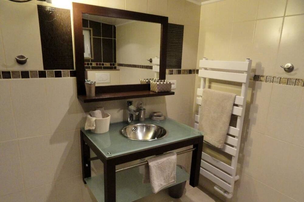 Photo of Bathroom in Auneuil