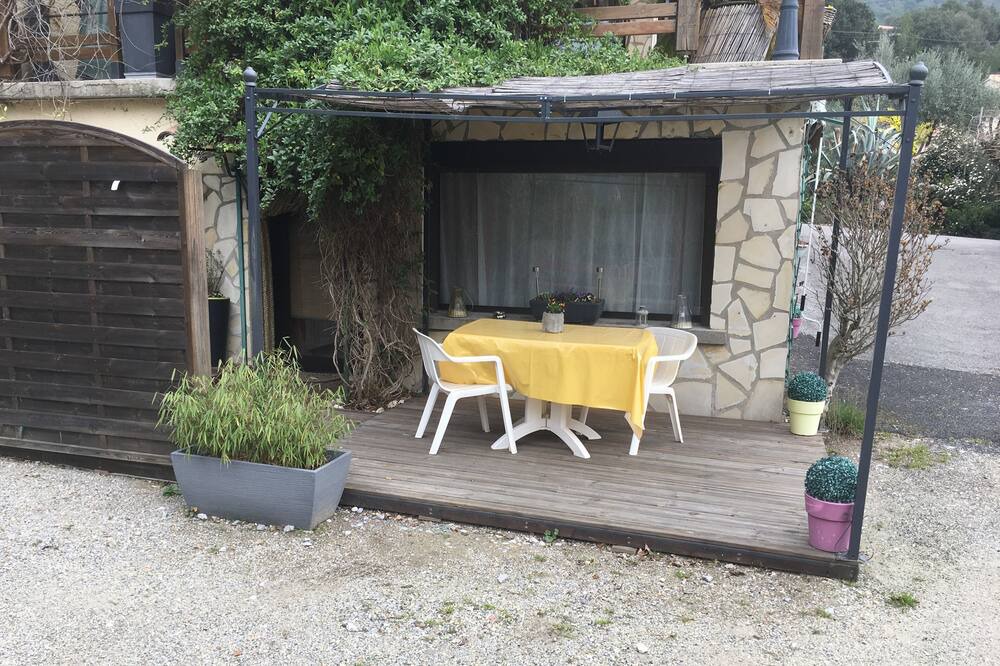 Photo of Patio Balcony in Saint-Florent-sur-Auzonnet