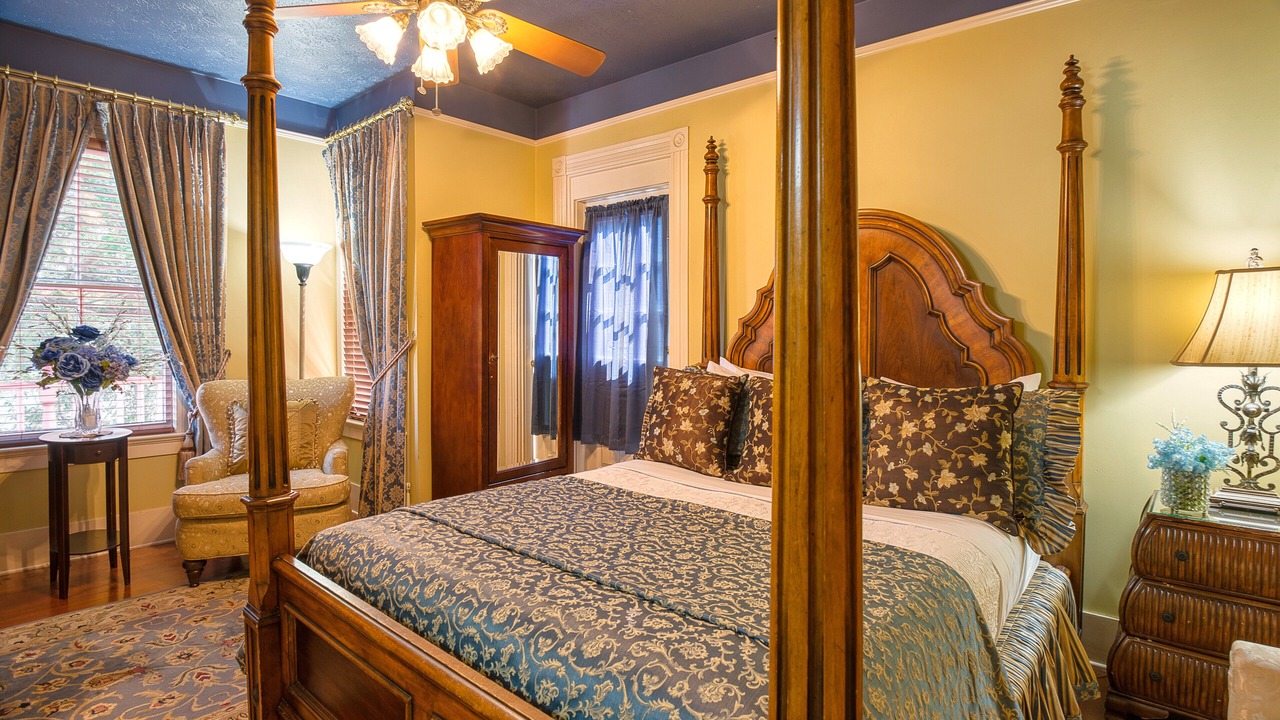Photo of Bedroom in Downtown Historic District
