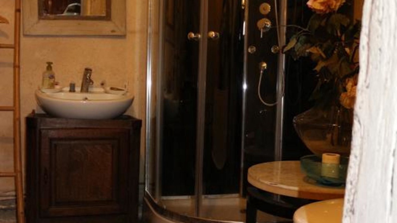 Photo of Bathroom in Vailhourles
