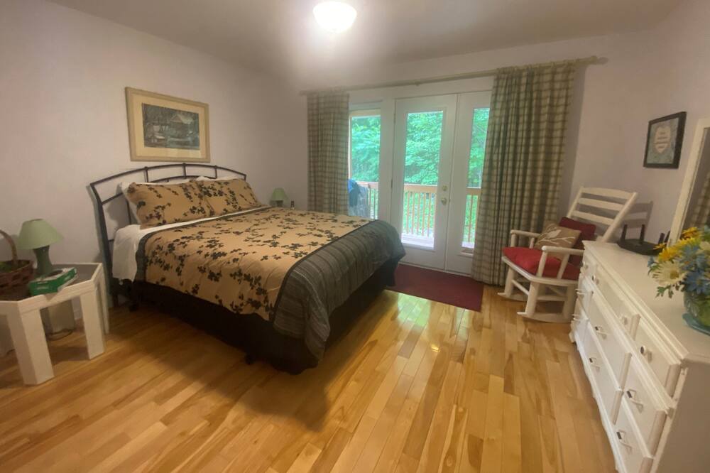 Photo of Bedroom in Val-des-Monts