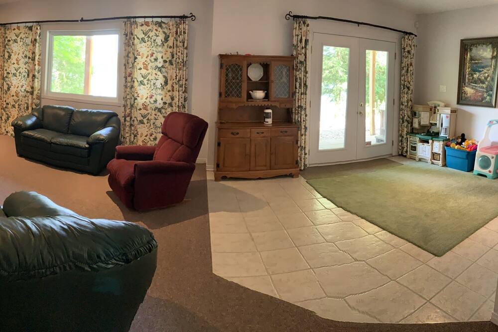Photo of Livingroom in Val-des-Monts