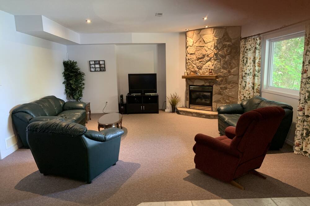 Photo of Livingroom in Val-des-Monts